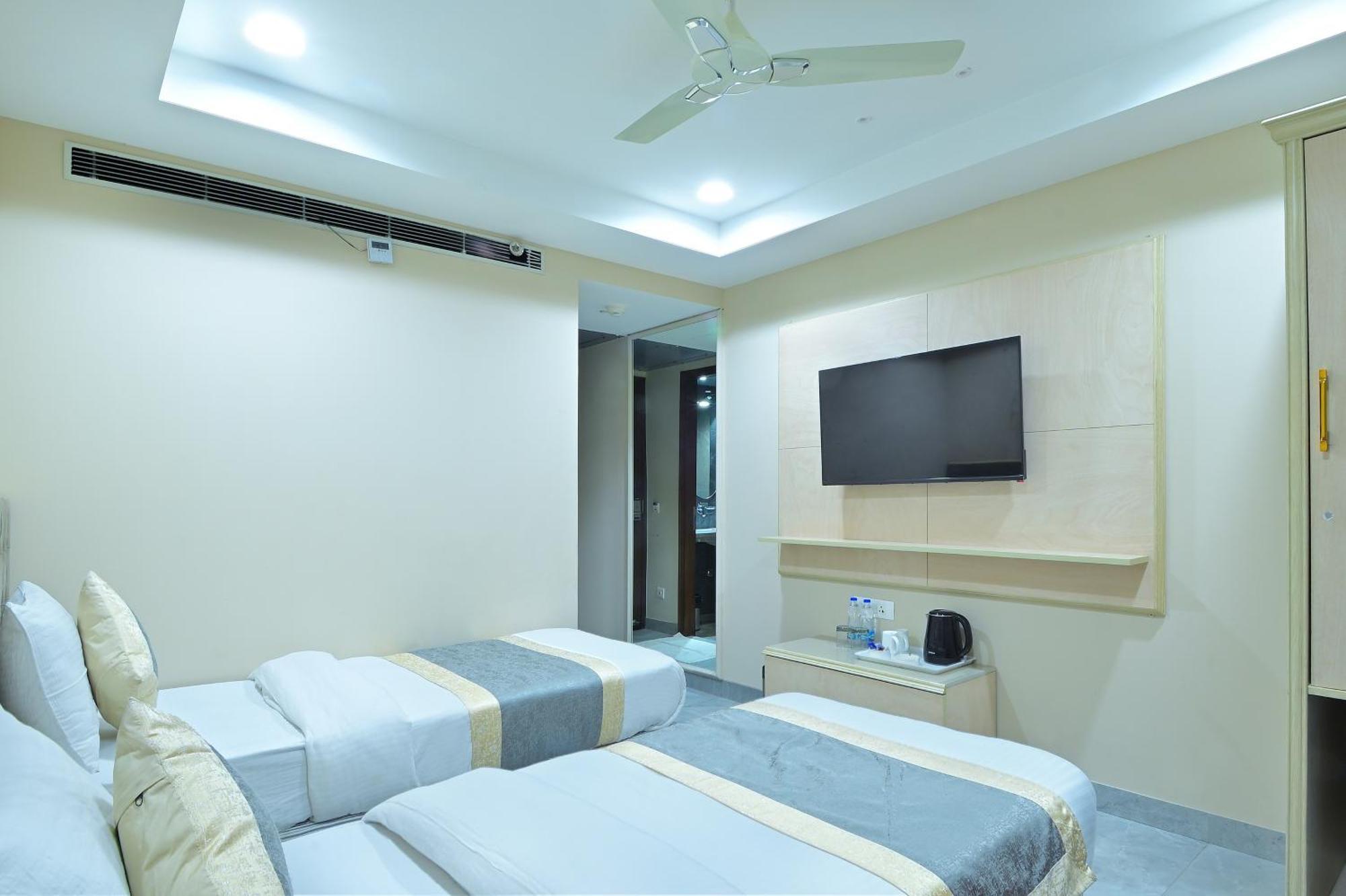 ניו דלהי Hotel Sapphire House - 3 Mins Walk From Metro And 5 Mins From Rail Station מראה חיצוני תמונה