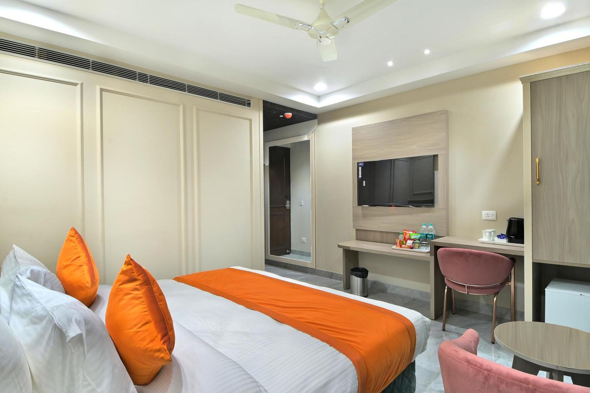 ניו דלהי Hotel Sapphire House - 3 Mins Walk From Metro And 5 Mins From Rail Station מראה חיצוני תמונה