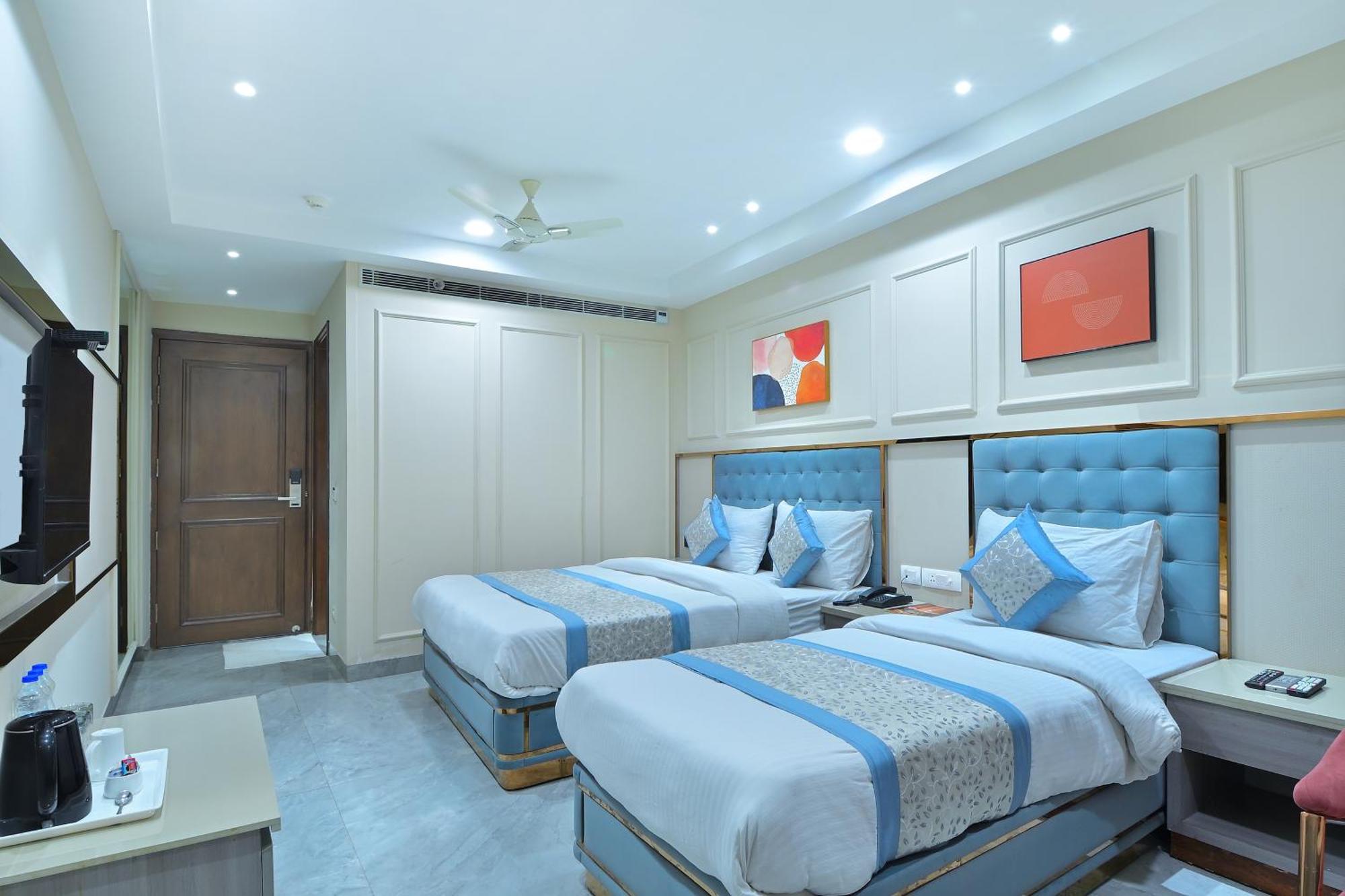 ניו דלהי Hotel Sapphire House - 3 Mins Walk From Metro And 5 Mins From Rail Station מראה חיצוני תמונה