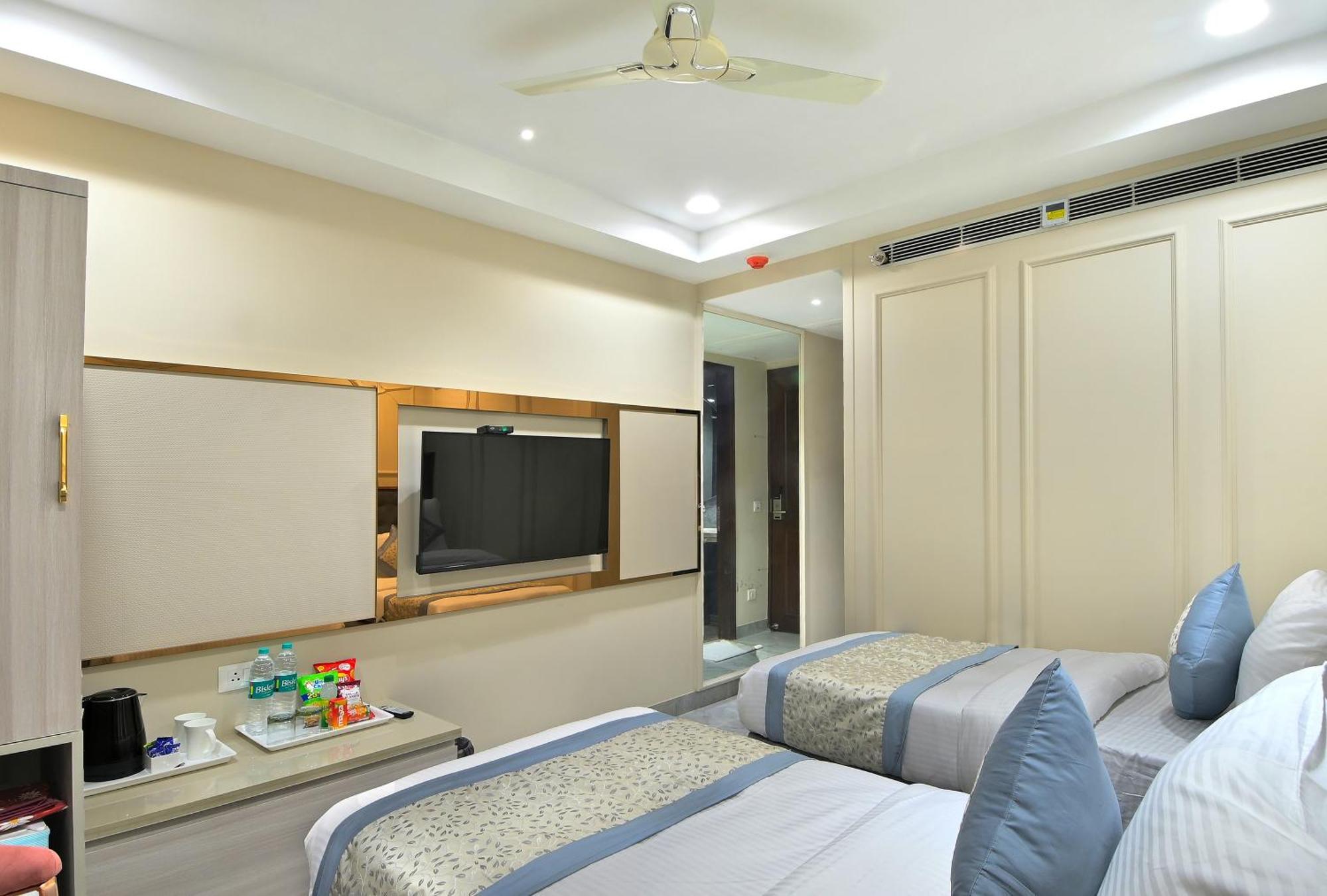 ניו דלהי Hotel Sapphire House - 3 Mins Walk From Metro And 5 Mins From Rail Station מראה חיצוני תמונה