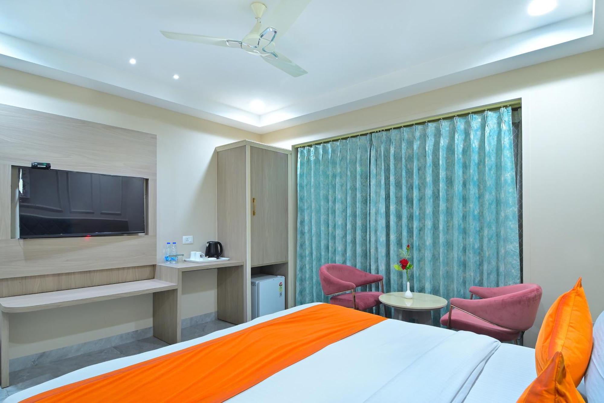 ניו דלהי Hotel Sapphire House - 3 Mins Walk From Metro And 5 Mins From Rail Station מראה חיצוני תמונה