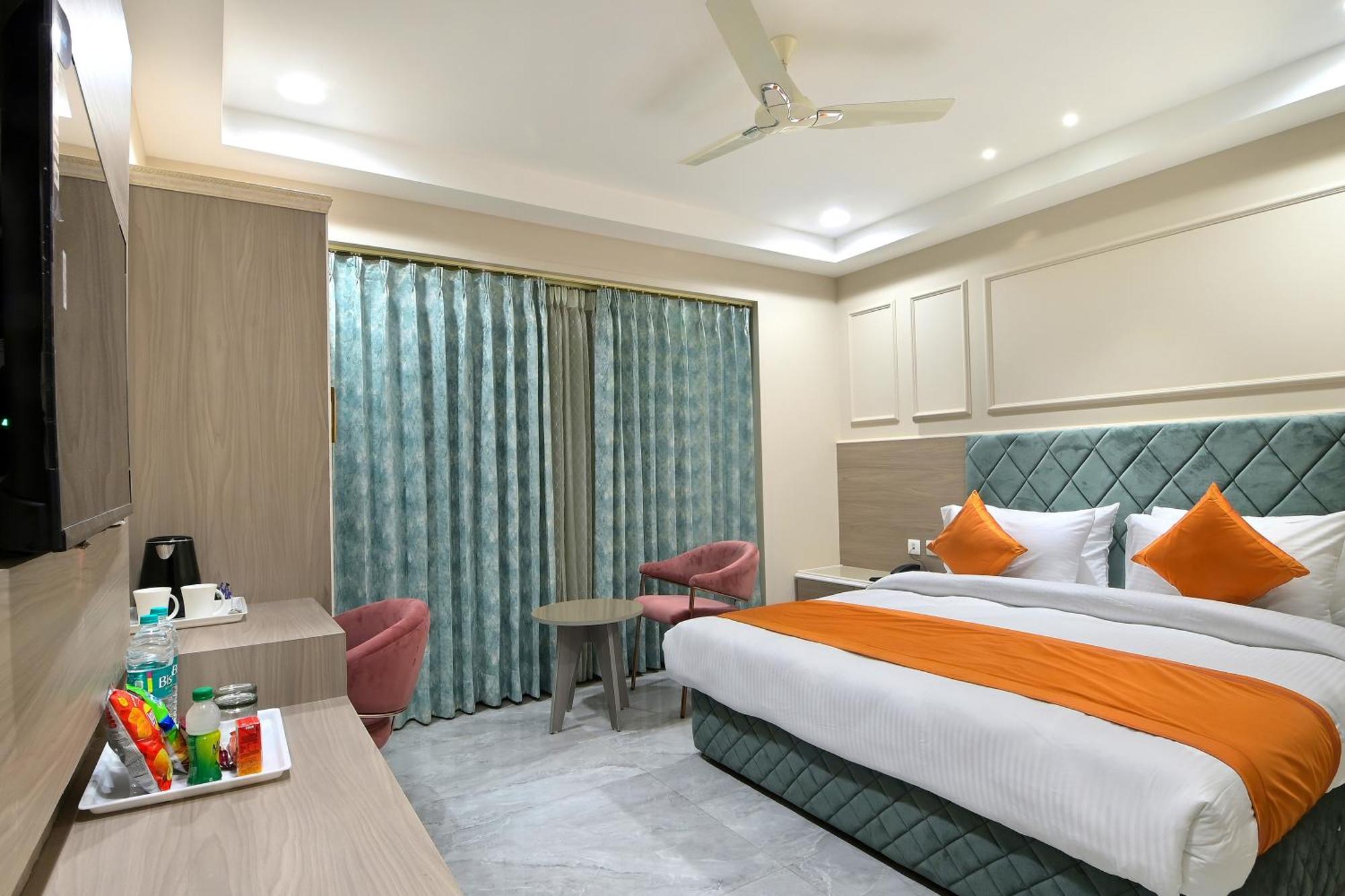 ניו דלהי Hotel Sapphire House - 3 Mins Walk From Metro And 5 Mins From Rail Station מראה חיצוני תמונה