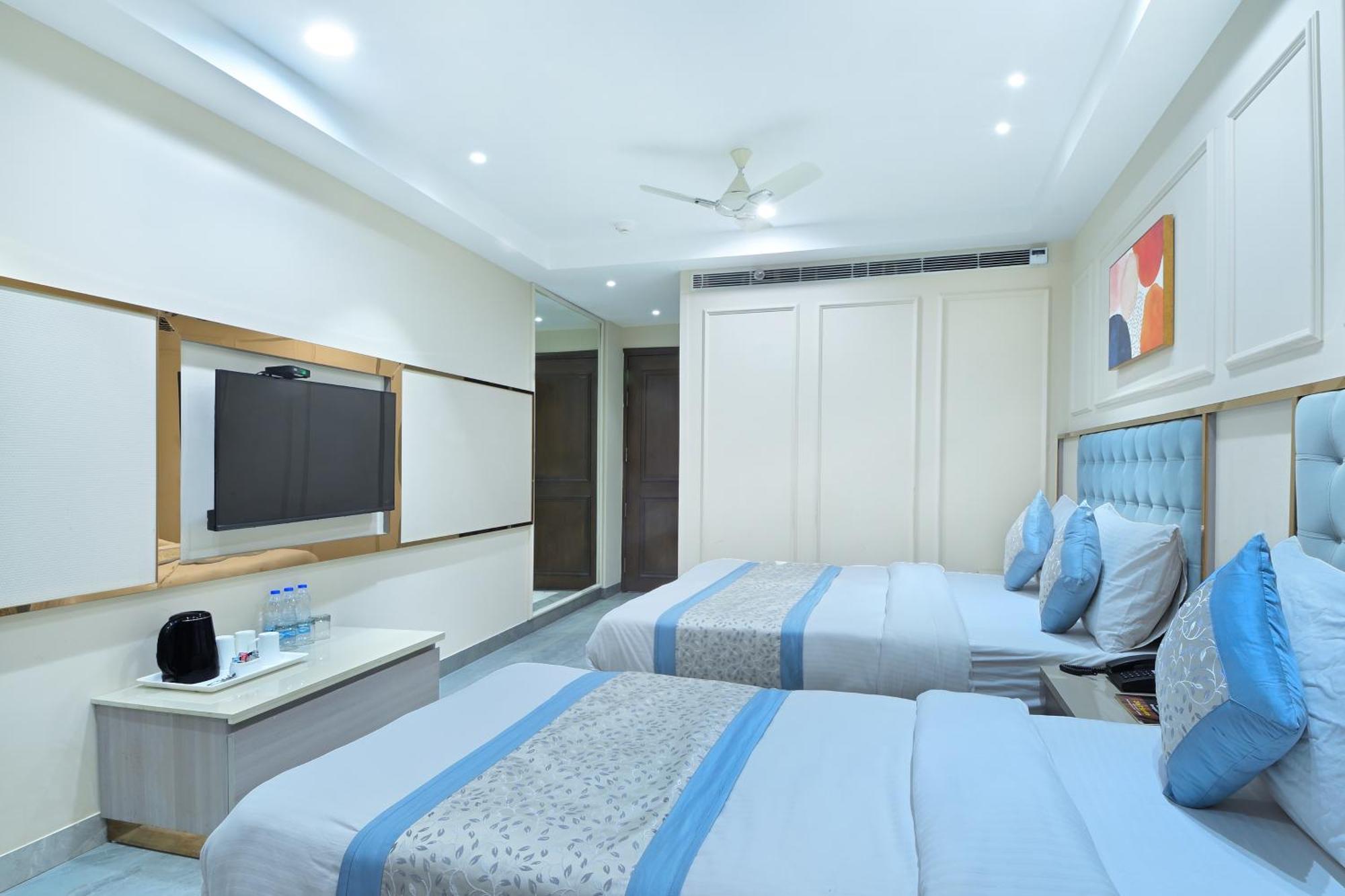 ניו דלהי Hotel Sapphire House - 3 Mins Walk From Metro And 5 Mins From Rail Station מראה חיצוני תמונה