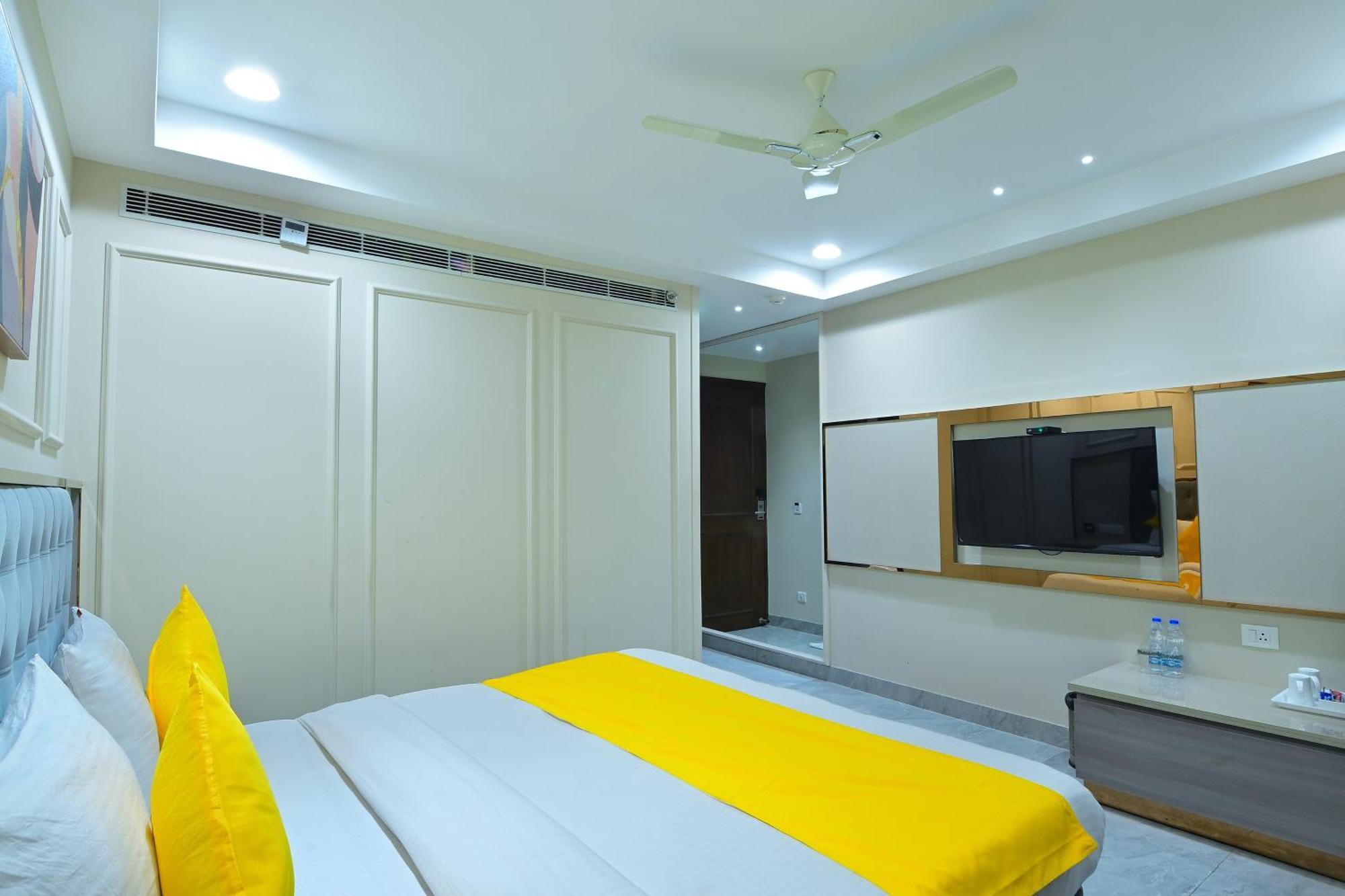 ניו דלהי Hotel Sapphire House - 3 Mins Walk From Metro And 5 Mins From Rail Station מראה חיצוני תמונה