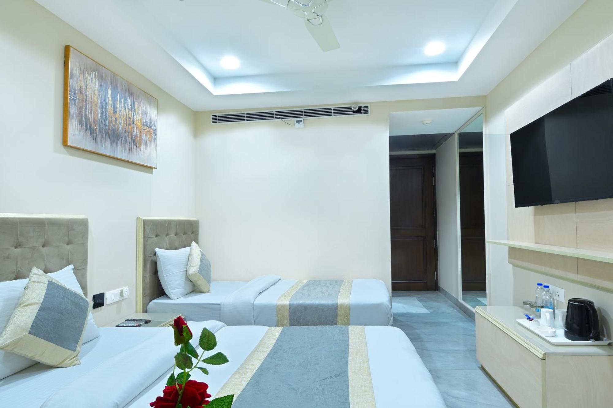 ניו דלהי Hotel Sapphire House - 3 Mins Walk From Metro And 5 Mins From Rail Station מראה חיצוני תמונה